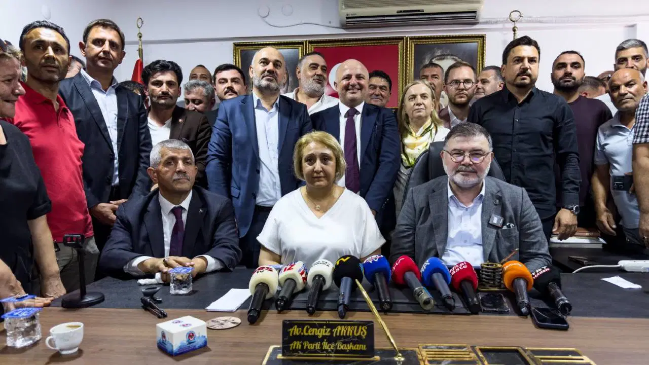 CHP’li iki meclis üyesinin oyu ile AKP’li aday kazanmıştı... Menderes Belediyesi'ndeki seçim yargıya taşınıyor!