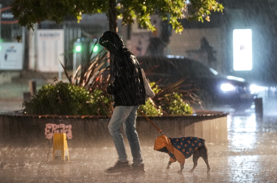 İstanbul'u sağanak vurdu: Yağışlar ne zaman sona erecek? Yeni uyarılar geldi