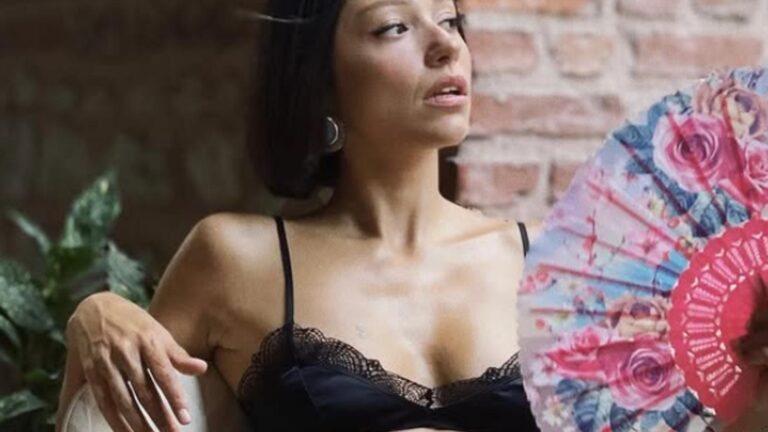 “En seksi Türk kadını” seçilmişti! Zeynep Bastık tekne tatili pozlarıyla gündemde